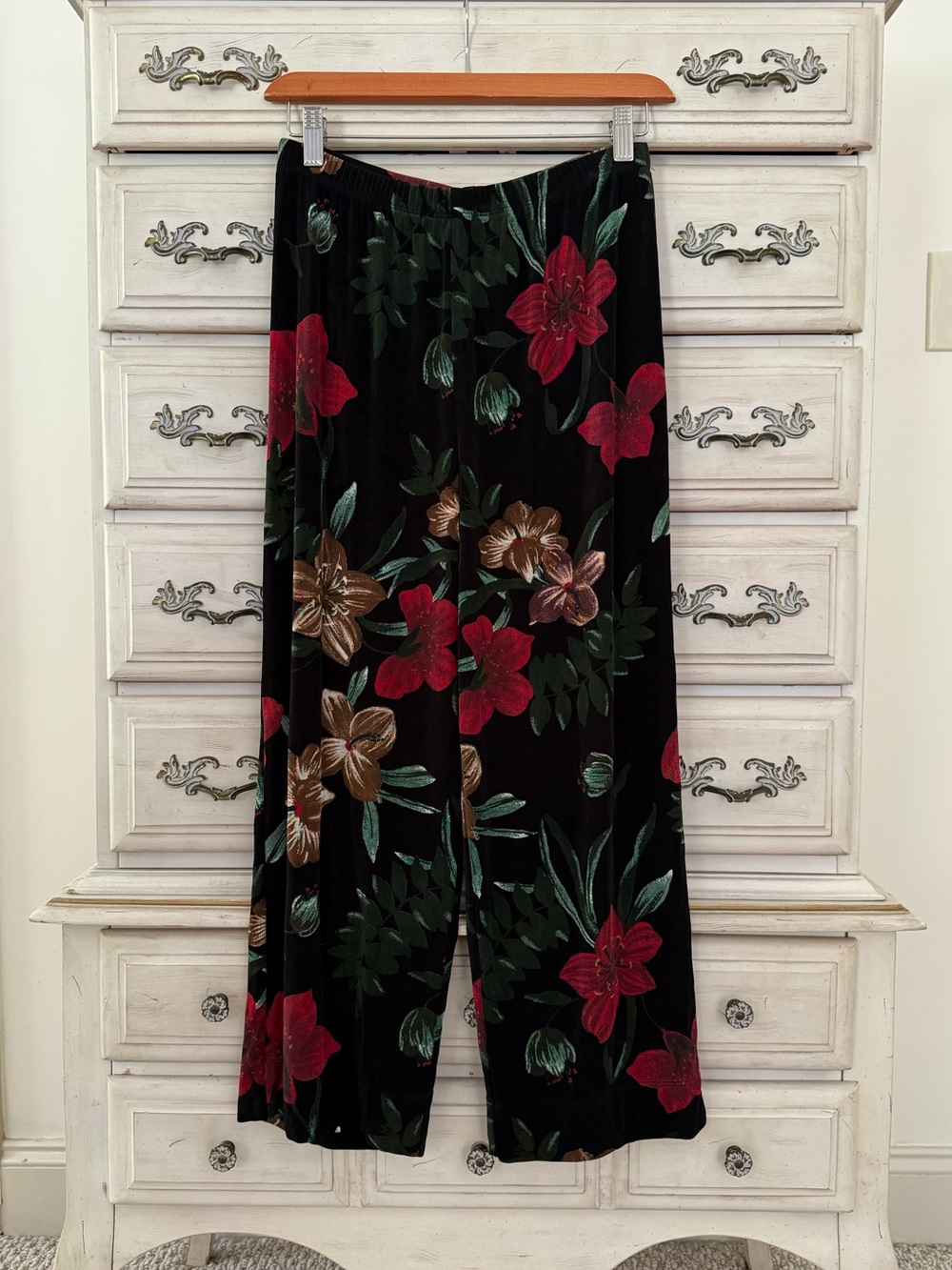 Chico’s Travelers Floral Botanical Slinky Pants